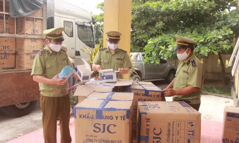 Bắt giữ 390.000 chiếc khẩu trang y tế không rõ nguồn gốc “tuồn” từ Nam ra Bắc tiêu thụ